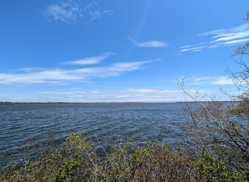 rhode-island/trustom-pond-national-wildlife-refuge/landmark/trustom-pond-national-wildlife-refuge-visitor-contact-station