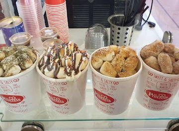 israel/kfar-saba/landmark/mr-pretzels