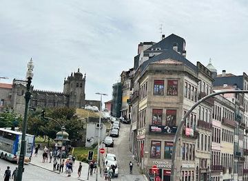 portugal/minho/landmark/praca-almeida-garrett-porto