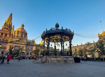 mexico/guadalajara/landmark/plaza-de-armas