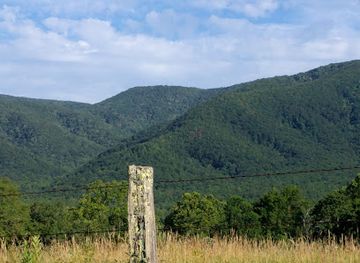 north-carolina/great-smoky-mountains/landmark/cades-cove
