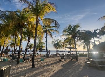 curacao/jan-thiel-beach/landmark/seaquarium-beach