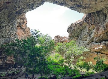kazakhstan/altyn-emel-national-park/landmark/aqmeshit-aulie-unghiri