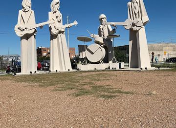 texas/houston/landmark/giant-beatles-statues