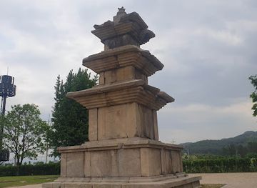 south-korea/gyeongju/landmark/oreung-royal-tombs