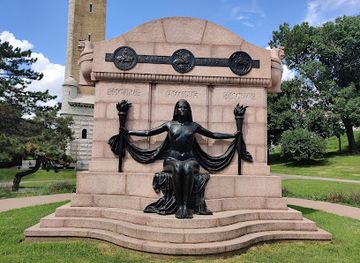 missouri/st-louis/landmark/statue-of-the-naked-truth