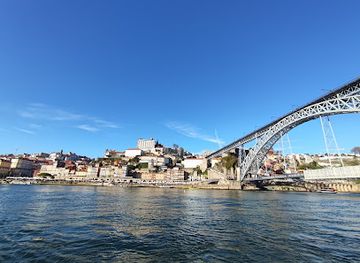 portugal/porto/ribeira/landmark/praca-da-ribeira