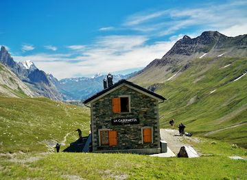 italy/courmayeur/landmark/la-casermetta-al-col-de-la-seigne