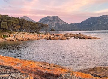 australia/freycinet-national-park/landmark/wineglass-bay-cruises