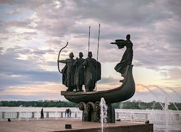 ukraine/kyiv/pechersk/landmark/navodnitsky-park