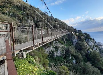 gibraltar/europa-point/landmark/windsor-suspension-bridge