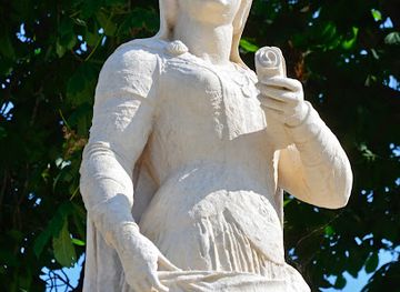 france/nantes/quartier-de-la-creation/landmark/duchess-anne-of-brittany-statue