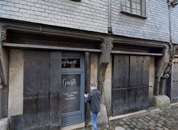 france/tours/place-plumereau/landmark/maison