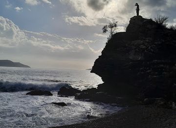 montenegro/lakes-of-plav/landmark/statue-of-a-girl