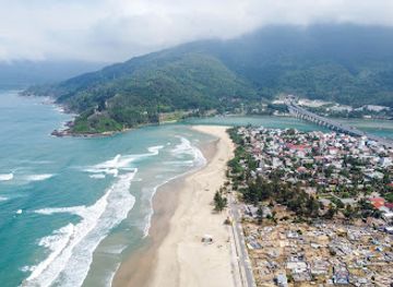 vietnam/south-central-coast/landmark/lang-co-bay