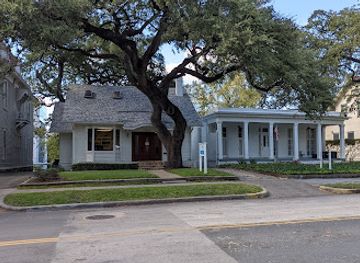 texas/central-texas/landmark/robinson-macken-house