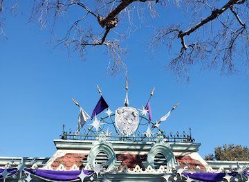 california/anaheim/landmark/disneyland-esplanade