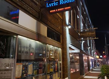 wisconsin/green-bay/landmark/lyric-room-at-stage-1