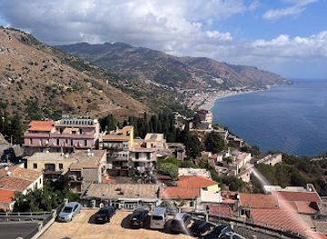 italy/taormina/landmark/taormina-mazzaro-cable-car-top