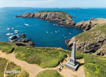 guernsey/perelle-bay/landmark/pilcher-monument