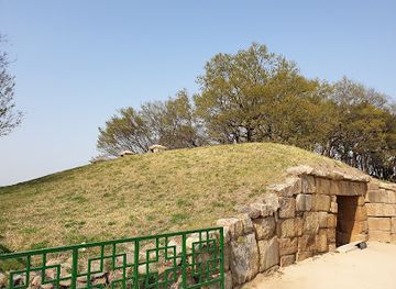 south-korea/gyeongju-historic-areas/landmark/seokbinggo-stone-ice-storage