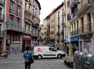spain/pamplona/landmark/estafeta-curve-san-fermin-bull-run