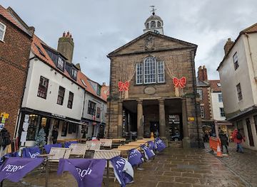 united-kingdom/whitby/landmark/old-town-hall