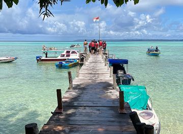 indonesia/pulau-derawan/landmark/dermaga-goa-halo-tabung