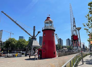 netherlands/rotterdam/landmark/the-low-light-of-the-hook-of-holland