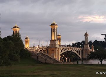 malaysia/klang-valley/landmark/seri-saujana-bridge