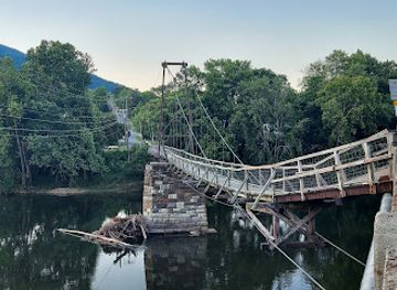 virginia/piedmont/landmark/buchanan-swinging-bridge