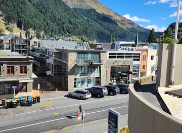 new-zealand/queenstown/landmark/milford-galleries-queenstown