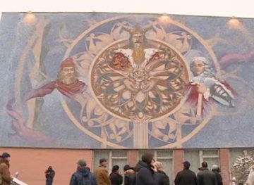 moldova/chisinau/botanica/landmark/coloana-neamului