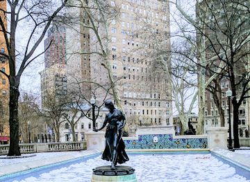 pennsylvania/philadelphia/rittenhouse-square/landmark/duck-girl
