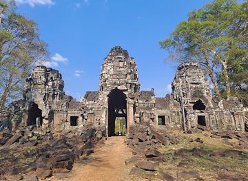 cambodia/preah-vihear/landmark/preah-khan-kampong-svay-east-entrance-causeway
