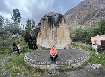 pakistan/northern-areas/landmark/manthal-buddha-rock