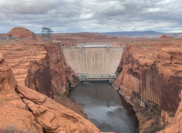 arizona/lake-powell/landmark/glen-canyon-dam-overlook