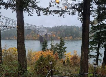 oregon/columbia-river-gorge/landmark/historic-columbia-river-highway-state-trail-bridge-of-the-gods-trailhead