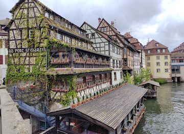 france/strasbourg/petite-france/landmark/centre-historique-petite-france