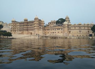 india/udaipur/landmark/ambrai-ghat