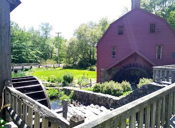 rhode-island/narragansett-bay/landmark/gilbert-stuart-birthplace-museum