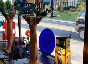pennsylvania/hershey/landmark/art-on-derry-stained-glass-cafe