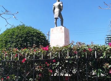 jamaica/kingston/new-kingston/landmark/simon-bolivar-statue
