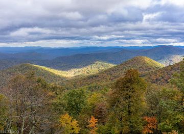 south-carolina/blue-ridge-mountains/landmark/mills-river-valley-overlook