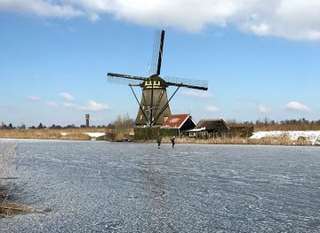 netherlands/kinderdijk/landmark/overwaard-windmill-no-1