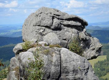 poland/stolowe-mountains/landmark/errant-rocks