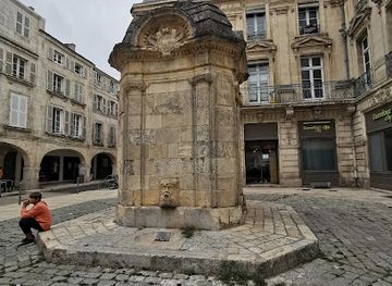 france/la-rochelle/landmark/fontaine-du-pilori