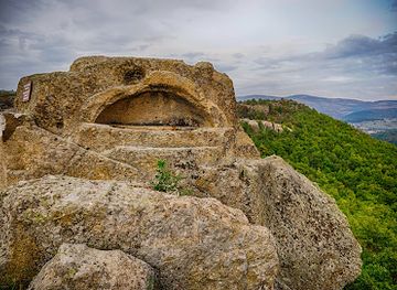 bulgaria/thrace/landmark/thracian-rock-hewn-sanctuary-tatul