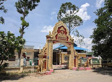 cambodia/battambang/landmark/kampong-pil-pagoda