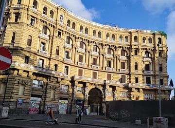 italy/naples/landmark/via-roma